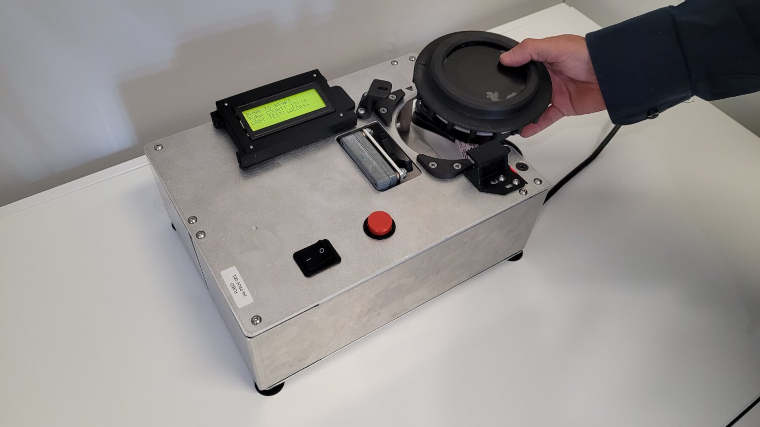 Validation bench developed, programmed and manufactured by the M2 team.